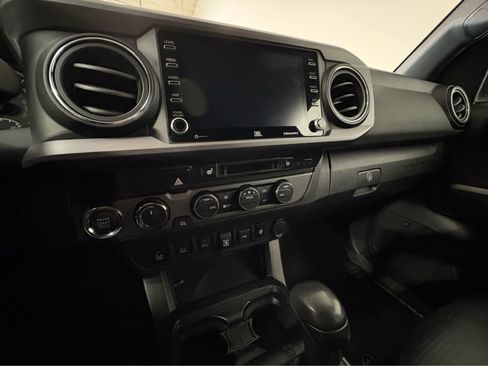 Used 2020 Toyota Tacoma TRD Off-Road image 25