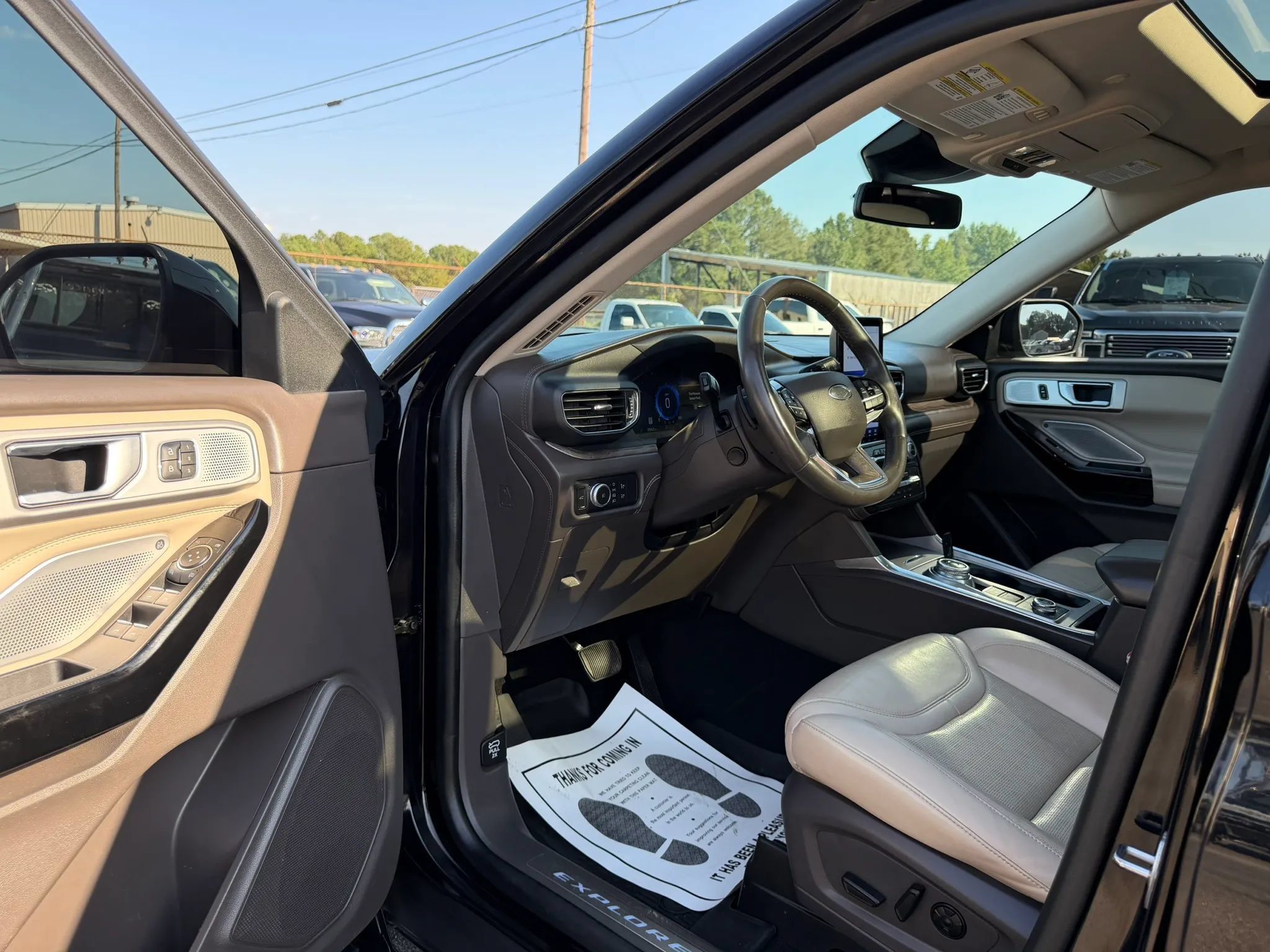Used 2021 Ford Explorer Platinum w/ Equipment Group 601A AWD/4WD image 17