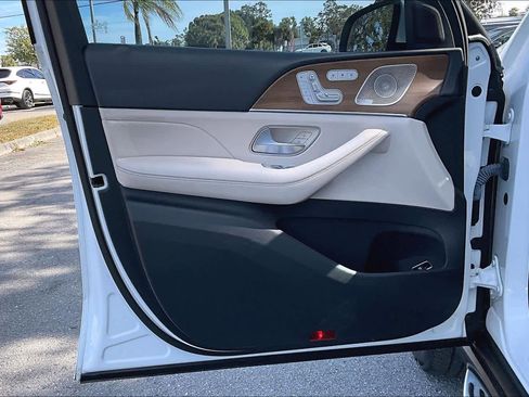 Used 2021 Mercedes-Benz GLS 450 4MATIC image 25