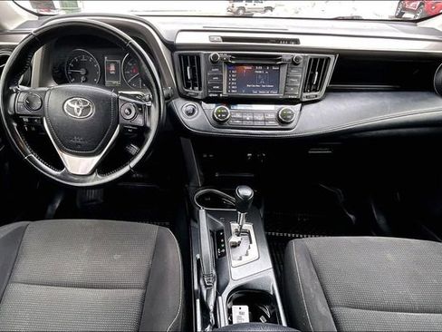 Used 2018 Toyota RAV4 XLE image 18