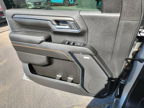 Used 2024 GMC Sierra 2500 AT4 w/ Technology Package image 14