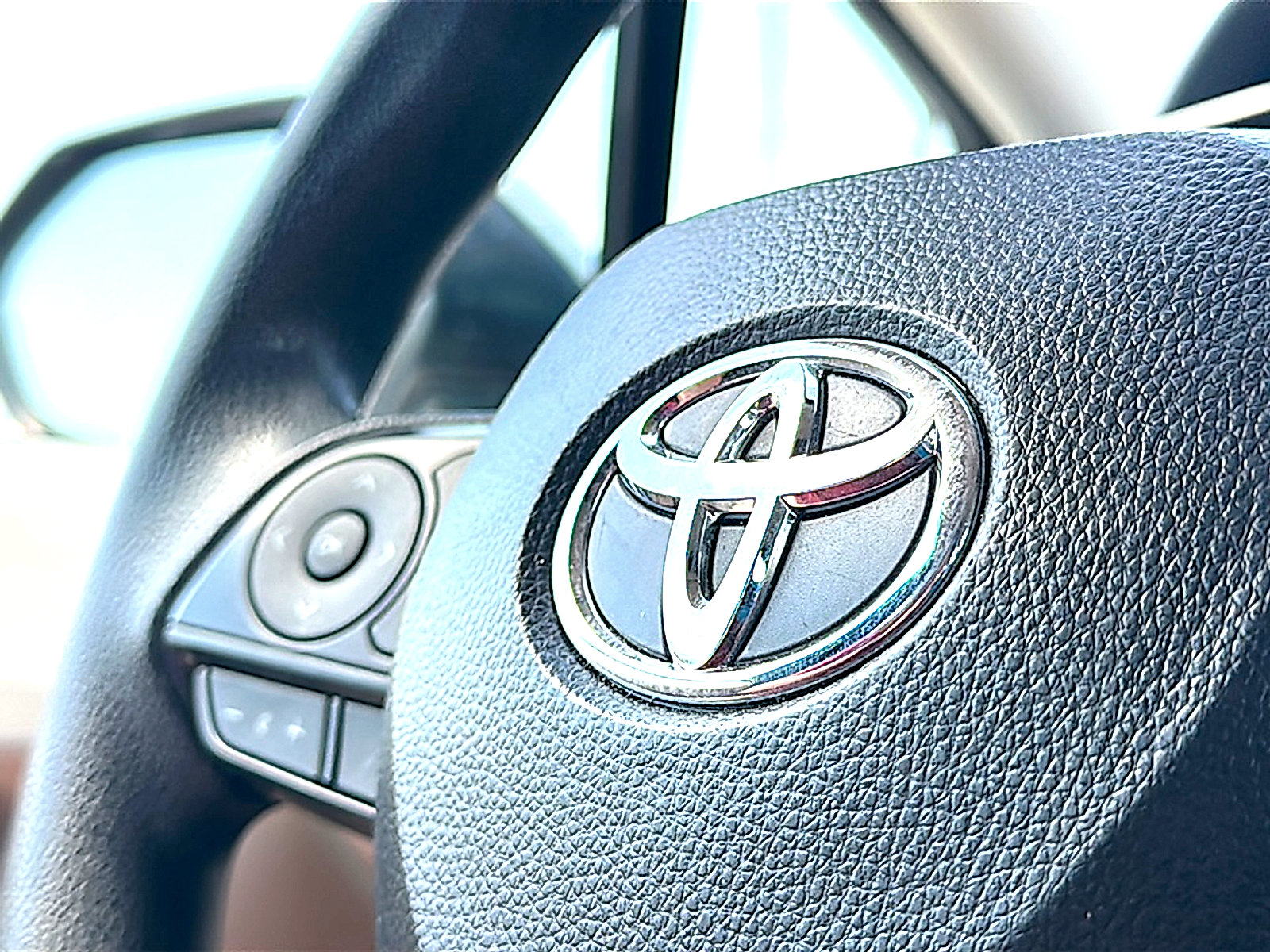 Used 2024 Toyota Corolla LE FWD image 28