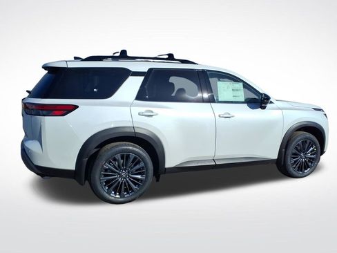 New 2026 Nissan Pathfinder SL image 8