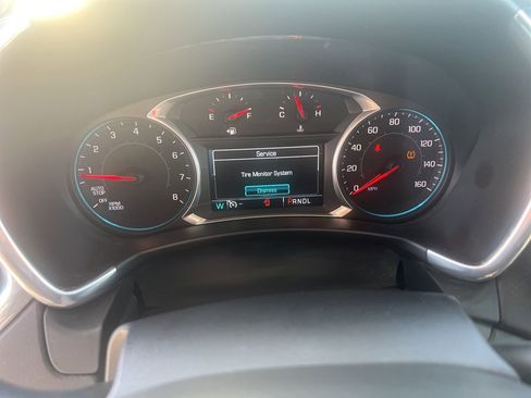 Used 2018 Chevrolet Equinox LT w/ Sun & Infotainment Package image 9