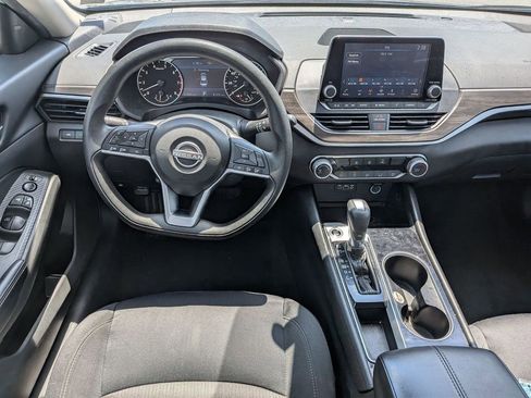 Used 2024 Nissan Altima 2.5 SV FWD image 18