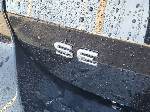 New 2026 Volkswagen Taos SE image 6