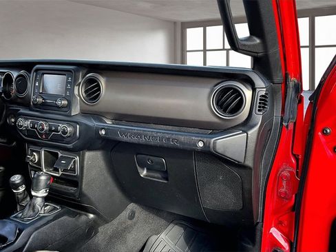 Used 2018 Jeep Wrangler Unlimited Sport image 17