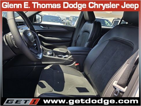 New 2025 Jeep Grand Cherokee L Altitude image 9