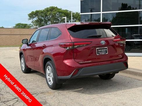 Used 2023 Toyota Highlander LE AWD/4WD image 5