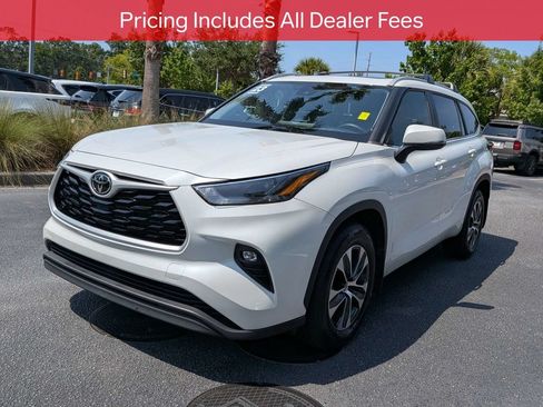 Used 2023 Toyota Highlander XLE AWD/4WD image 9
