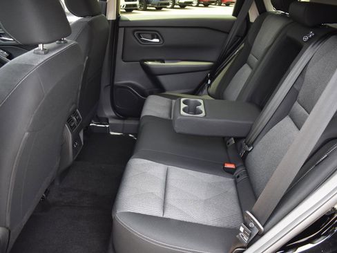 Used 2025 Nissan Rogue SV FWD image 20
