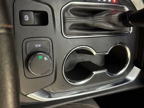 Used 2019 Chevrolet Traverse LT image 24