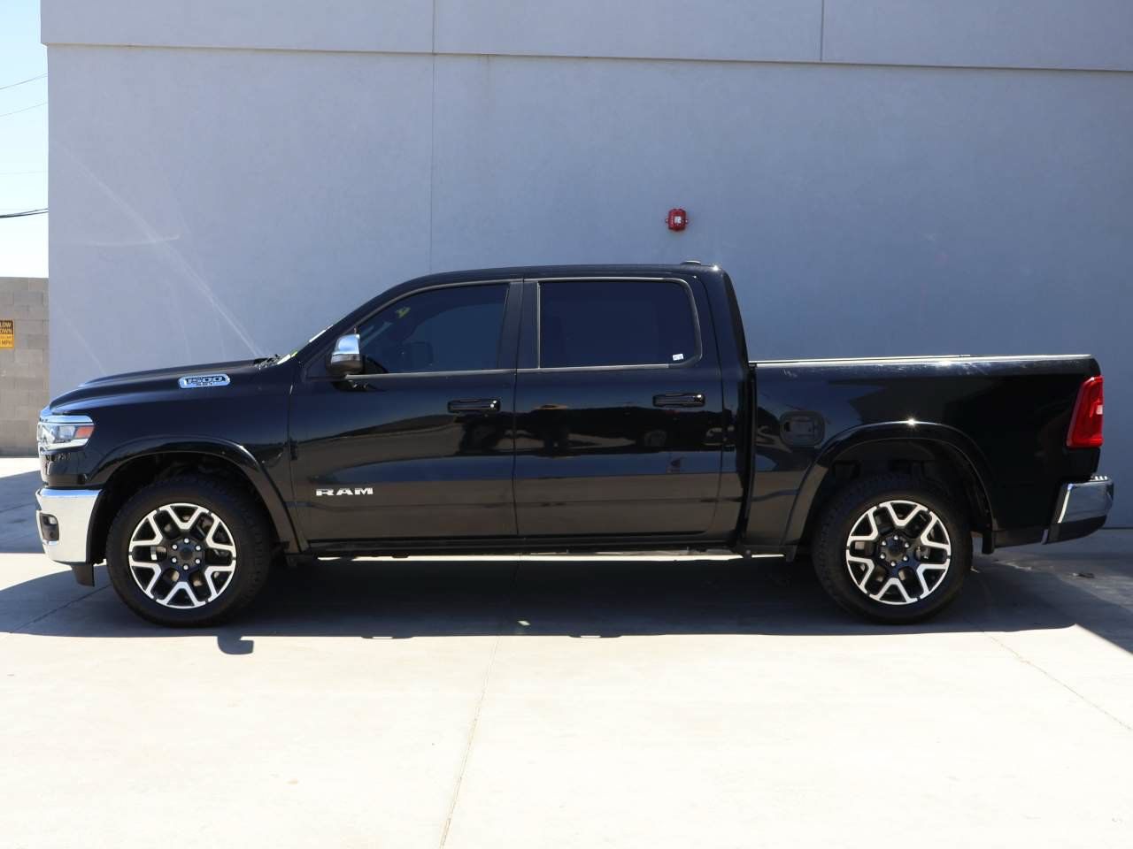 Used 2025 RAM 1500 Laramie AWD/4WD image 2
