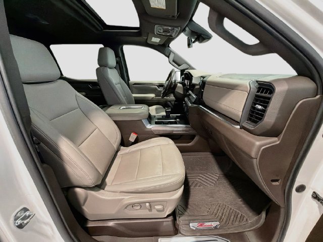 Certified 2022 Chevrolet Silverado 1500 LTZ w/ LTZ Premium Package AWD/4WD image 25