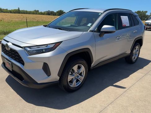 Used 2025 Toyota RAV4 XLE FWD image 5