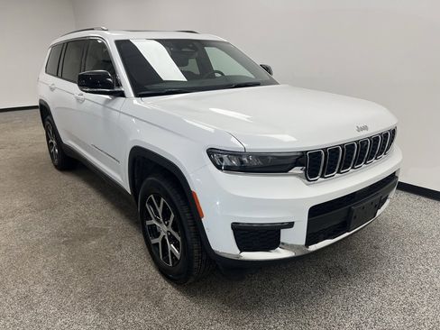 Used 2024 Jeep Grand Cherokee L Limited w/ Luxury Tech Group II image 19