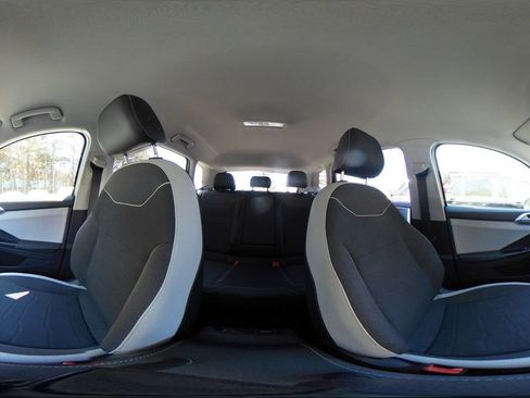 Used 2025 Volkswagen Taos SE image 43