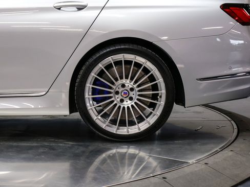 Used 2020 BMW ALPINA B7 xDrive w/ Luxury Rear Seating Package image 16