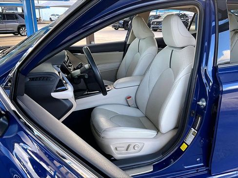 Used 2024 Toyota Camry XLE image 7