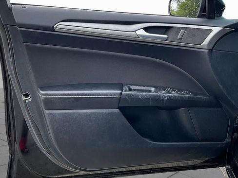 Used 2019 Ford Fusion SE FWD image 21