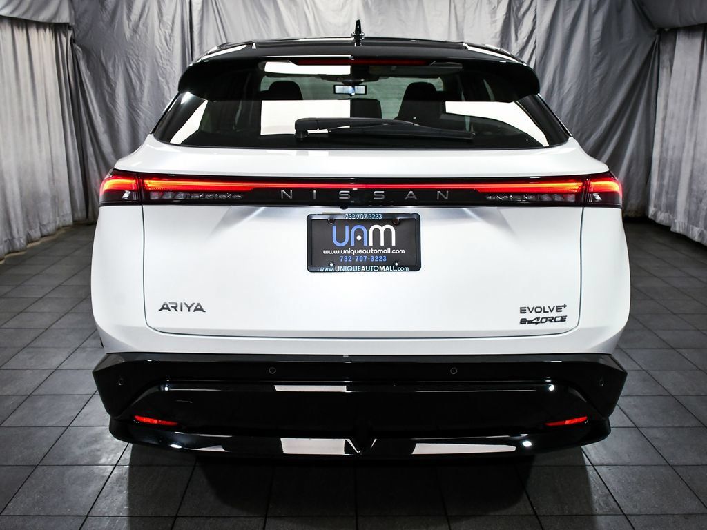 Used 2024 Nissan Ariya AWD image 5