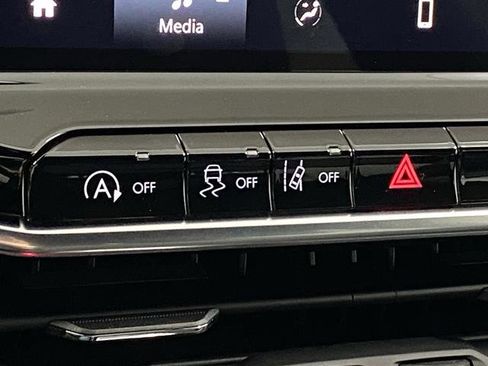 New 2025 Jeep Compass Latitude w/ Sun & Sound Group image 28