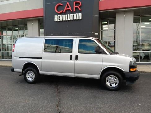 Used 2020 Chevrolet Express 3500 w/ Driver Convenience Package image 3