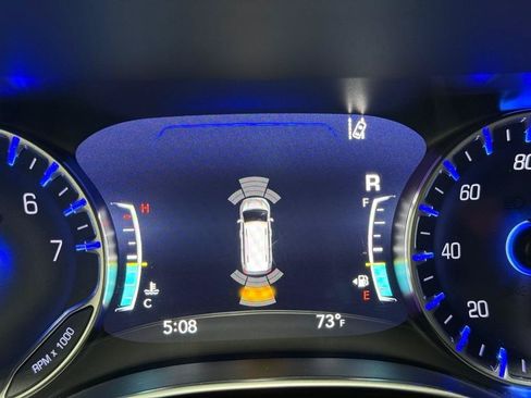 Used 2017 Chrysler Pacifica Limited w/ Advanced Safetytec Group FWD image 24