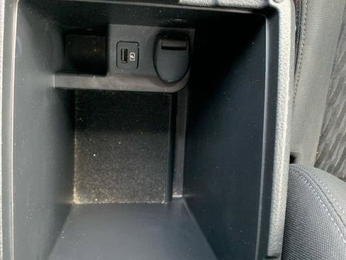 Used 2018 Nissan Rogue SV AWD/4WD image 17