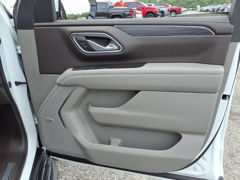 Used 2024 GMC Yukon SLT w/ SLT Luxury Package AWD/4WD image 42