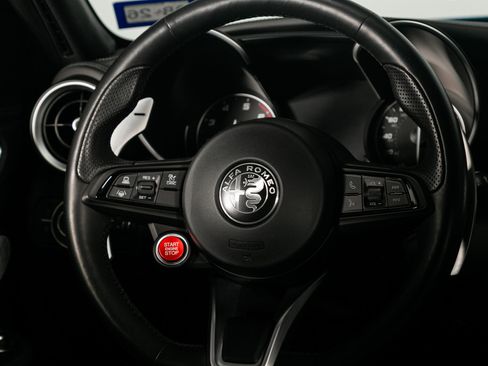 Used 2022 Alfa Romeo Giulia Veloce image 38