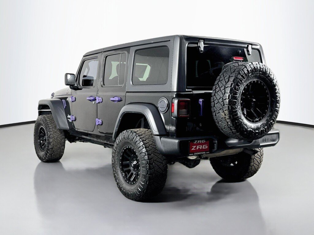 Used 2018 Jeep Wrangler Unlimited Sport S AWD/4WD image 3