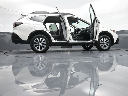 Used 2022 Subaru Outback Premium image 47