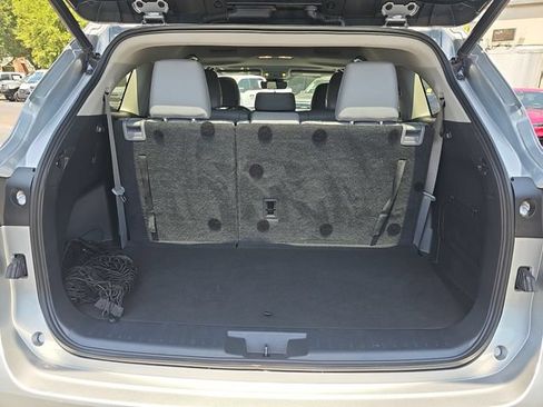 Used 2023 Toyota Highlander XLE FWD image 15