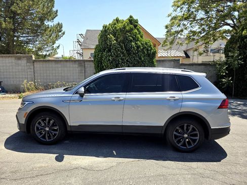 Used 2022 Volkswagen Tiguan SE image 3