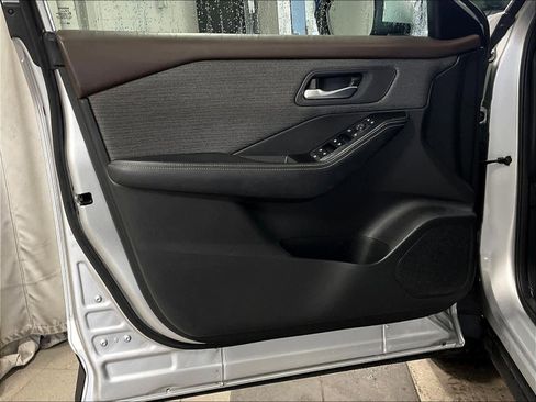 Certified 2022 Nissan Rogue SV image 9