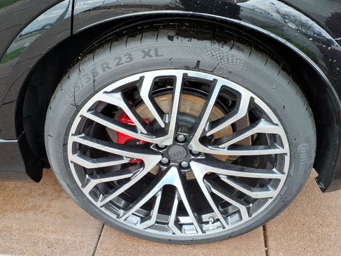 New 2026 Audi SQ8 Prestige image 11