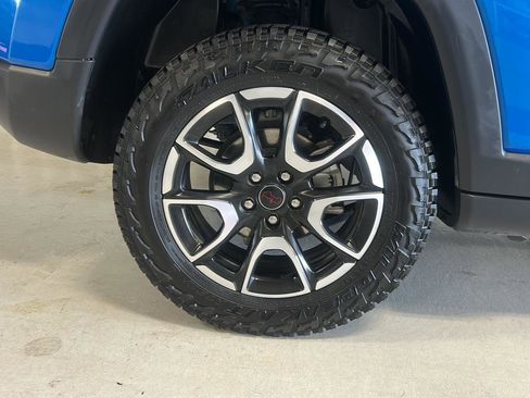 Used 2025 Jeep Compass Trailhawk AWD/4WD image 31