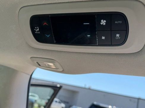 Used 2022 Chrysler Pacifica Touring-L AWD/4WD image 20