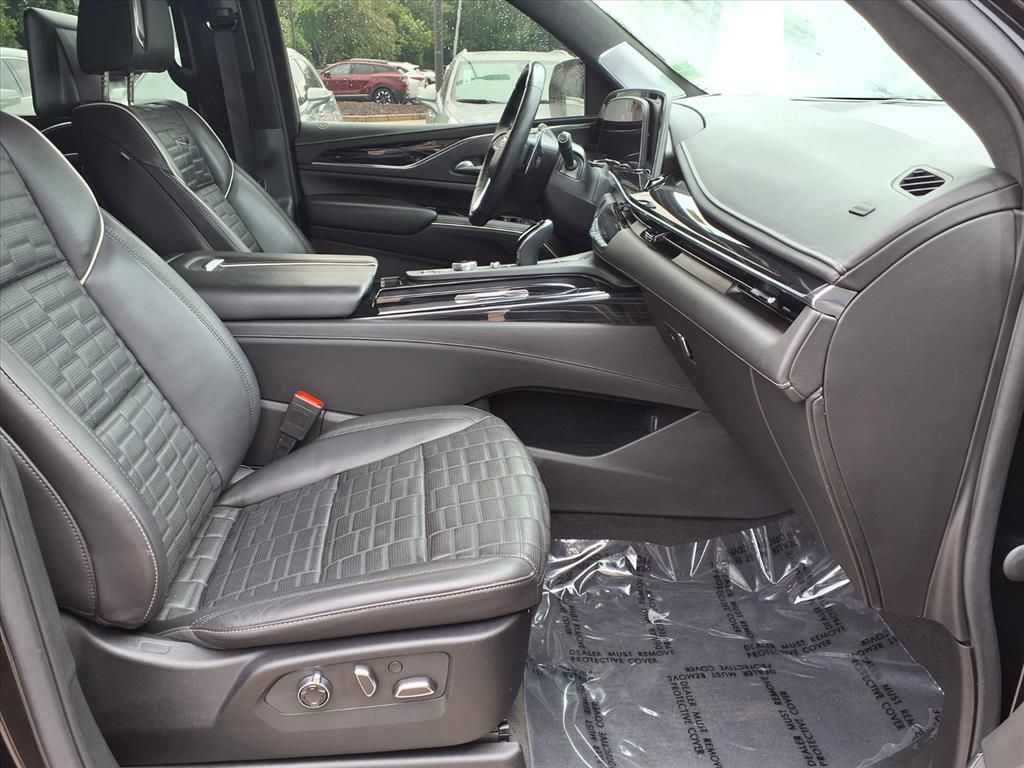 Certified 2023 Cadillac Escalade V w/ LPO, ONYX Package AWD/4WD image 9