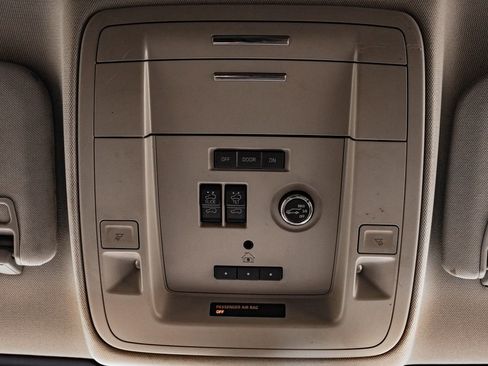 Used 2018 GMC Yukon SLT AWD/4WD image 42