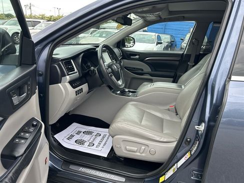 Used 2016 Toyota Highlander Limited Platinum AWD/4WD image 10