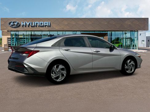 New 2025 Hyundai Elantra SEL image 8