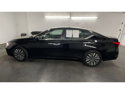 Used 2024 Nissan Altima 2.5 SV image 5