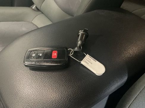 Used 2025 Toyota RAV4 XLE AWD/4WD image 22
