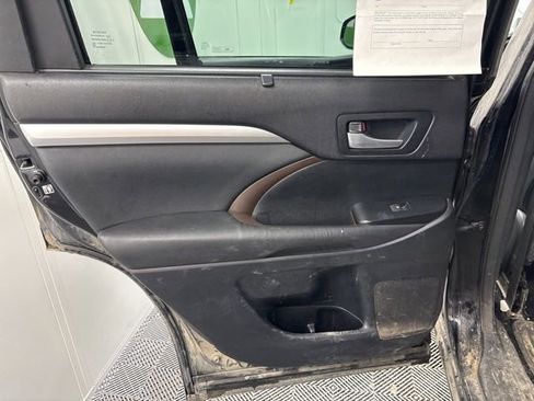 Used 2015 Toyota Highlander XLE AWD/4WD image 13