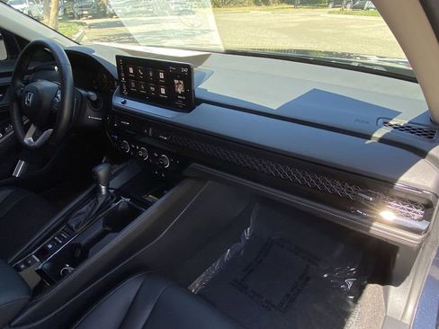 Used 2025 Honda Accord Touring image 17