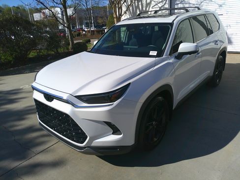 Used 2024 Toyota Grand Highlander Limited image 17