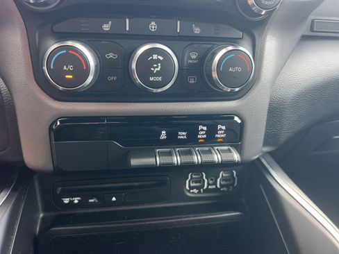 Used 2019 RAM 1500 Big Horn image 33