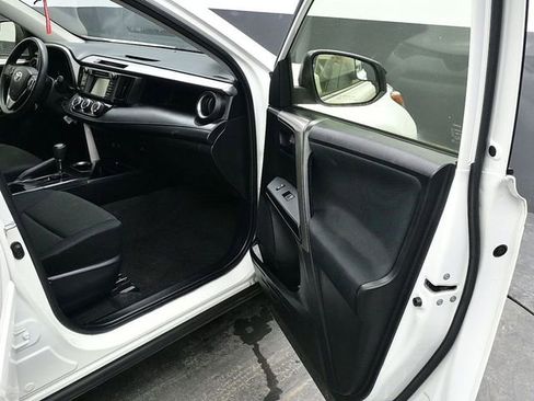 Used 2018 Toyota RAV4 LE image 10